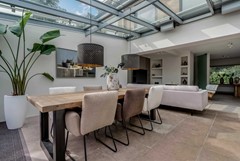 Coronastraat 10-45 eettafel serre.jpg