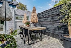 Coronastraat 10-52 tuin tafel.jpg