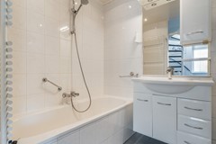 Laan Der Kruisheren 51-45 badkamer bad.jpg