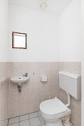 Foto toilet aangepast.png