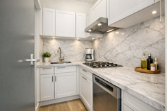 Moderne keuken met marmeren werkblad.png