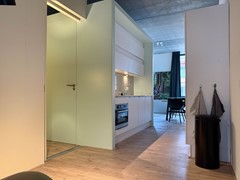 18 keuken ruimte naar slaapkamer.jpg