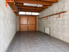 27 garage.jpg
