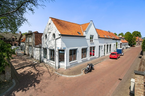 Zeer ruime hoekwoning met tuinkamer