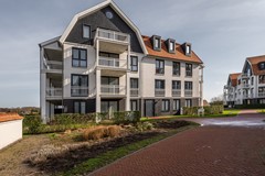 Te koop: Exclusief penthouse met twee balkons, royale lichtinval en zeezicht in de verte – Cadzand-Bad