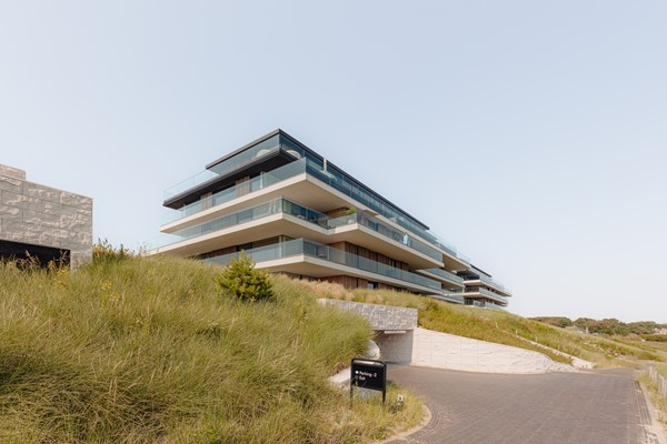 Luxe wonen in de duinen, verrijkt met hoogwaardige hotelservice