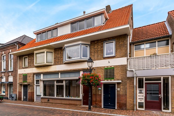 Verkocht: Sfeervol, ruime bovenwoning met riant dakterras in het centrum van Leerdam.