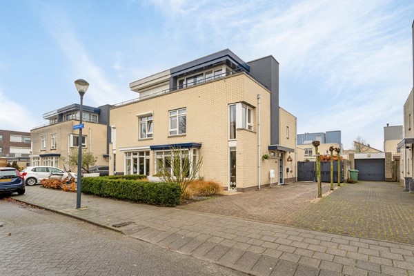 Verkocht onder voorbehoud: Royale twee-onder-één-kapwoning in Westerpark Breda!