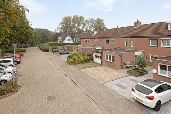 Verkocht onder voorbehoud: Instapklare tussenwoning nabij historische centrum van Klundert!