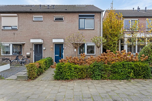 Te koop: Hoekwoning met garage in het centrum van Zevenbergen