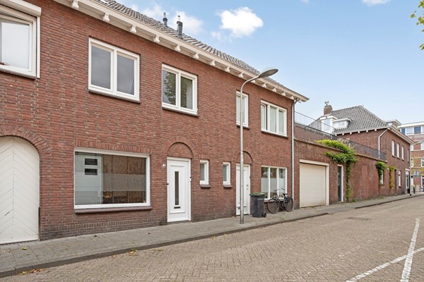Te koop: Karakteristieke jaren 30 woning!