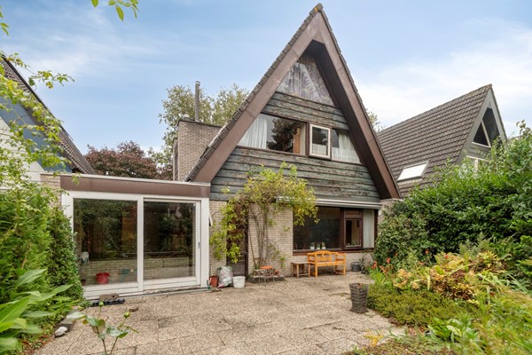 Te koop: Geschakelde tussenwoning met veel potentie!
