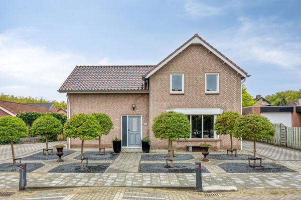 Te koop: Luxe, charme en comfort in het hart van Klundert