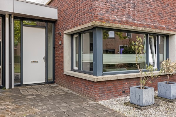 Foto - Te koop: Royale geschakelde twee- onder -een kapwoning!