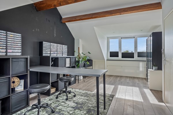 Foto - Te koop: Royale geschakelde twee- onder -een kapwoning!