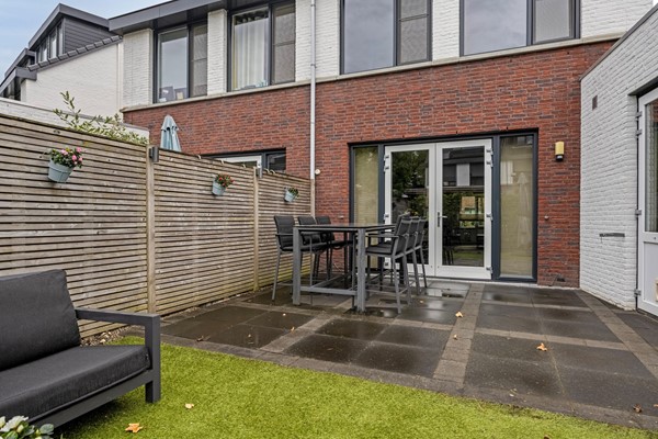 Foto - Te koop: Royale geschakelde twee- onder -een kapwoning!