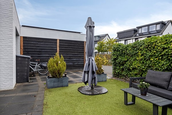 Foto - Te koop: Royale geschakelde twee- onder -een kapwoning!