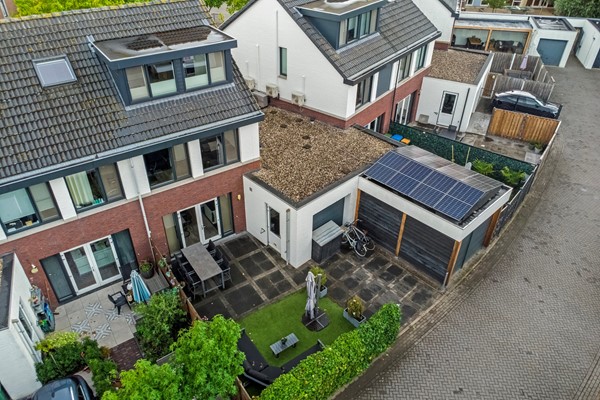 Foto - Te koop: Royale geschakelde twee- onder -een kapwoning!