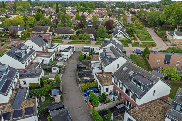 Foto - Te koop: Royale geschakelde twee- onder -een kapwoning!