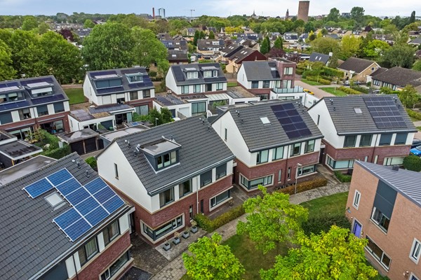 Foto - Te koop: Royale geschakelde twee- onder -een kapwoning!