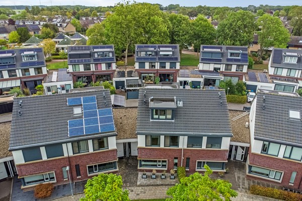 Foto - Te koop: Royale geschakelde twee- onder -een kapwoning!