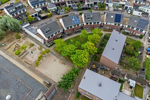 Foto - Te koop: Royale geschakelde twee- onder -een kapwoning!