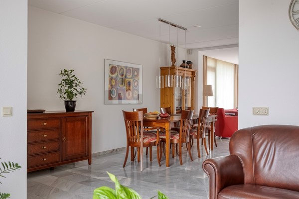 Foto - Verkocht onder voorbehoud: Ruimte, comfort en een heerlijke tuin! Welkom aan ’t Magesijn 76 in Klundert!
