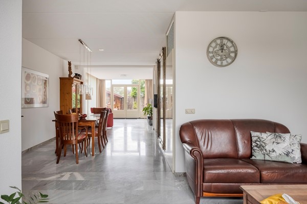 Foto - Verkocht onder voorbehoud: Ruimte, comfort en een heerlijke tuin! Welkom aan ’t Magesijn 76 in Klundert!
