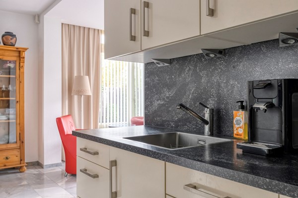 Foto - Verkocht onder voorbehoud: Ruimte, comfort en een heerlijke tuin! Welkom aan ’t Magesijn 76 in Klundert!
