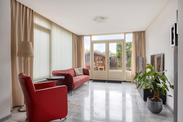 Foto - Verkocht onder voorbehoud: Ruimte, comfort en een heerlijke tuin! Welkom aan ’t Magesijn 76 in Klundert!
