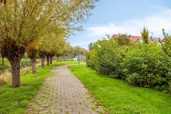 Foto - Verkocht onder voorbehoud: Ruimte, comfort en een heerlijke tuin! Welkom aan ’t Magesijn 76 in Klundert!
