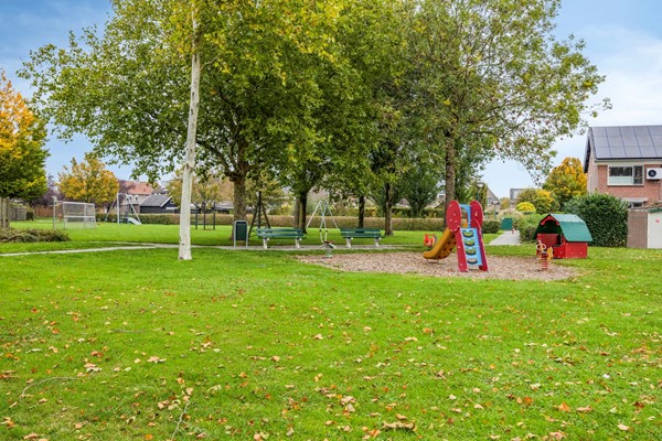 Foto - Verkocht onder voorbehoud: Ruimte, comfort en een heerlijke tuin! Welkom aan ’t Magesijn 76 in Klundert!

