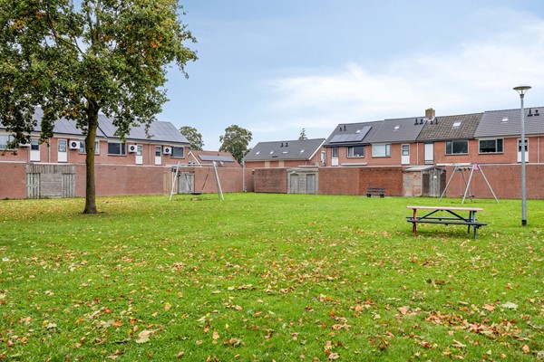 Foto - Verkocht onder voorbehoud: Ruimte, comfort en een heerlijke tuin! Welkom aan ’t Magesijn 76 in Klundert!
