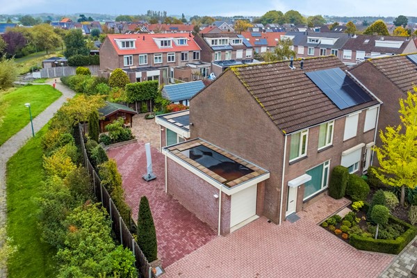 Foto - Verkocht onder voorbehoud: Ruimte, comfort en een heerlijke tuin! Welkom aan ’t Magesijn 76 in Klundert!
