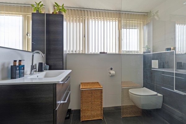 Foto - Te koop: Wonen op een fijne locatie met uitzicht op de molen!
