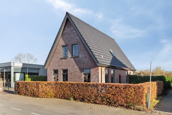 Foto - Te koop: Vrijstaand, instapklaar en prachtig uitzicht!