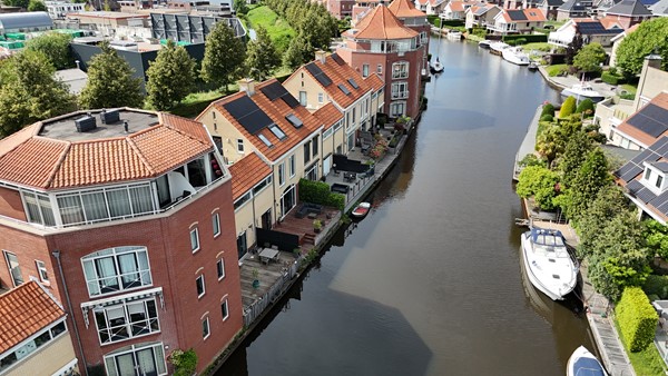 Foto - Verkocht onder voorbehoud: wonen aan het water met luxe, rust en een eigen aanlegsteiger!