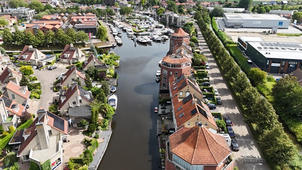 Foto - Verkocht onder voorbehoud: wonen aan het water met luxe, rust en een eigen aanlegsteiger!