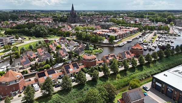 Foto - Verkocht onder voorbehoud: wonen aan het water met luxe, rust en een eigen aanlegsteiger!