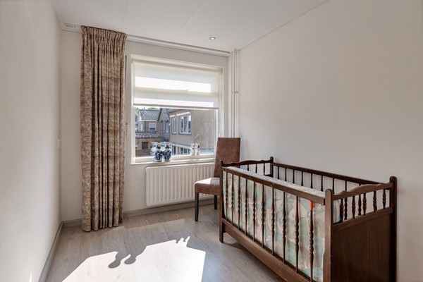 Foto - Te koop: Nette 2-onder 1 kap woning met oprit en garage!