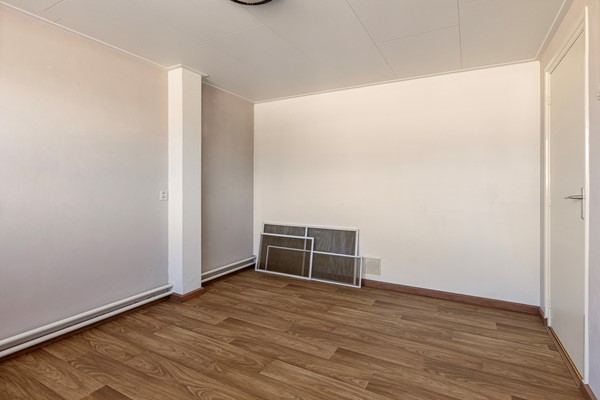 Foto - Te koop: Nette 2-onder 1 kap woning met oprit en garage!