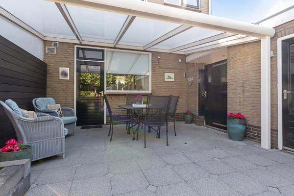 Foto - Te koop: Nette 2-onder 1 kap woning met oprit en garage!