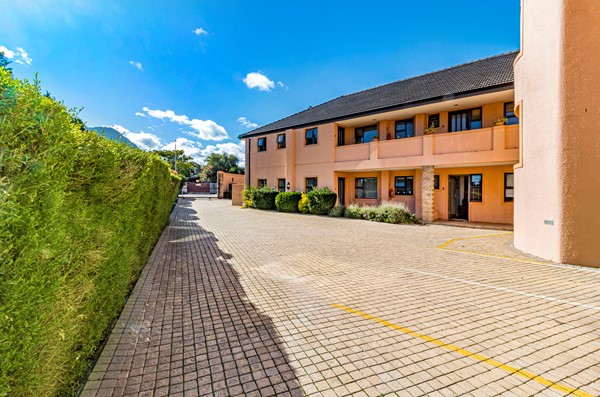 Medium property photo - Haarlem Street 5, 7130 Cape Town