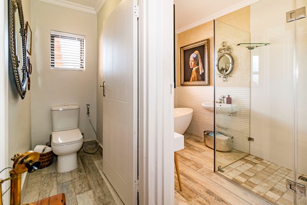 Medium property photo - Haarlem Street 5, 7130 Cape Town