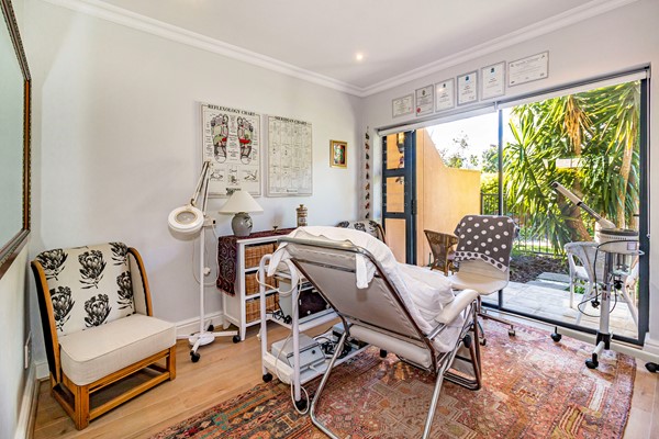 Medium property photo - Haarlem Street 5, 7130 Cape Town