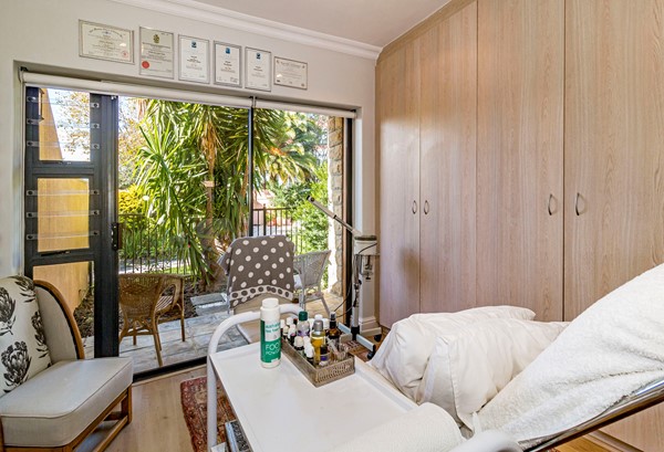 Medium property photo - Haarlem Street 5, 7130 Cape Town