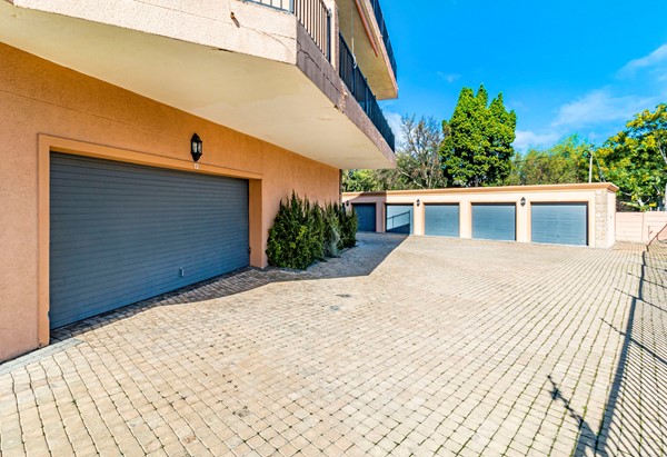 Medium property photo - Haarlem Street 5, 7130 Cape Town