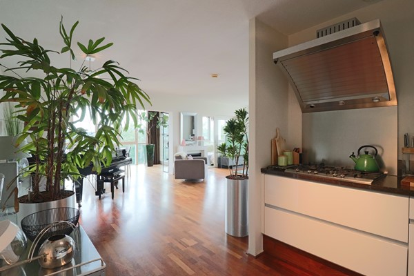 Medium property photo - Oeverpad 589, 1068 PM Amsterdam