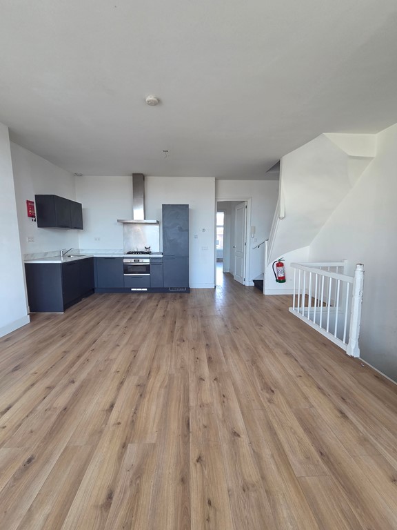 Appartement te huur: Schiedamseweg 108A03, Rotterdam