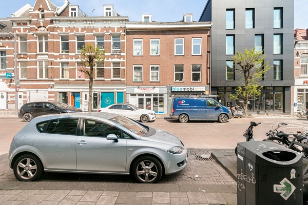 Verkocht onder voorbehoud: Ruim dubbel bovenhuis met kamerverhuurvergunning in winkelstraat in het bruisende Oude Noorden van Rotterdam!